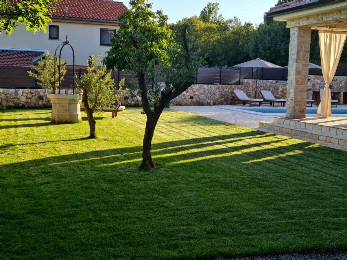 Villa Lulu Kamena Villa S Maslinikom Otok Krk Dobrinj Selo Gostinjac Krk Town Eksteriør bilde