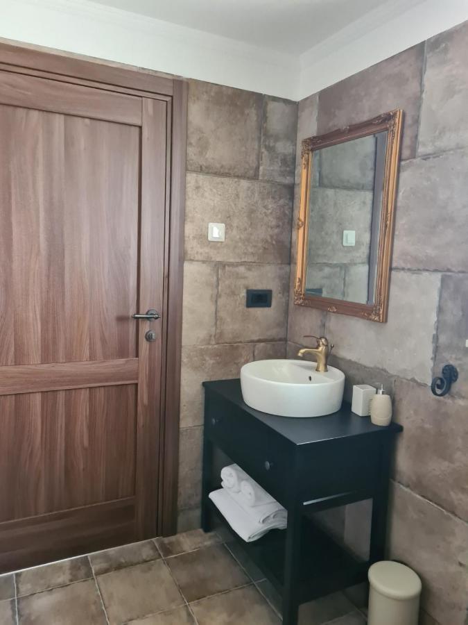 Villa Lulu Kamena Villa S Maslinikom Otok Krk Dobrinj Selo Gostinjac Krk Town Eksteriør bilde