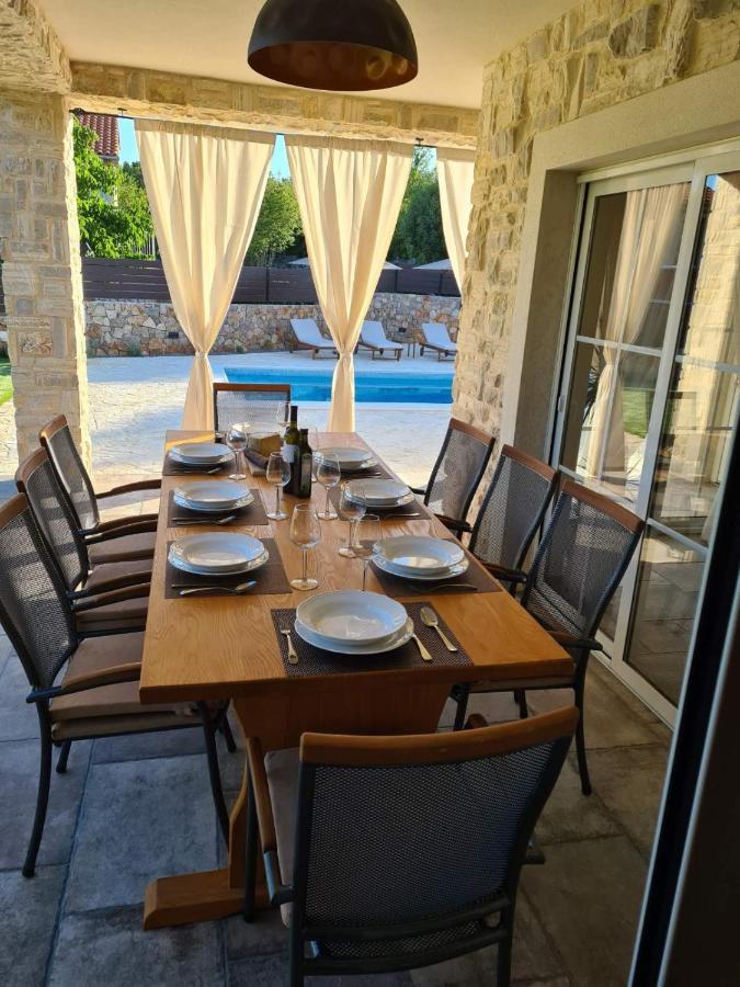 Villa Lulu Kamena Villa S Maslinikom Otok Krk Dobrinj Selo Gostinjac Krk Town Eksteriør bilde