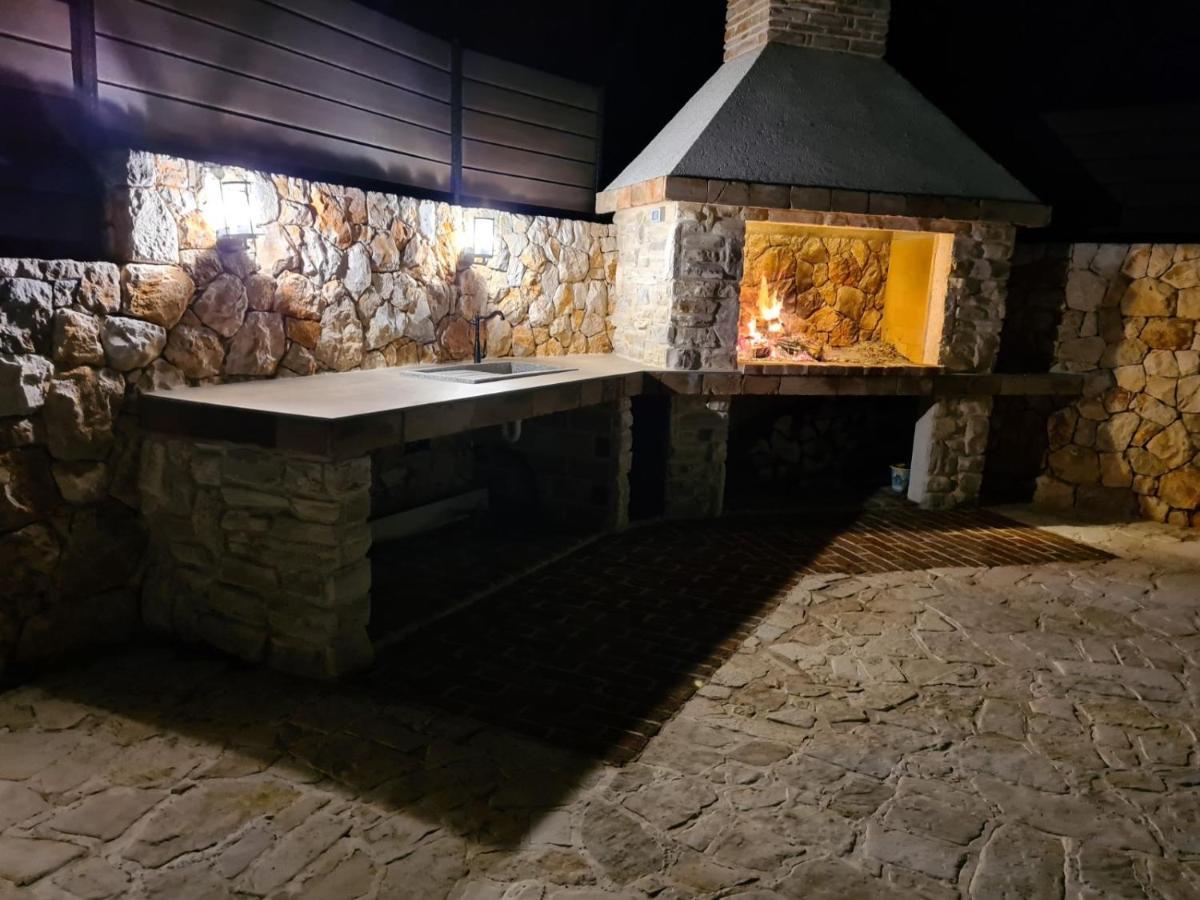 Villa Lulu Kamena Villa S Maslinikom Otok Krk Dobrinj Selo Gostinjac Krk Town Eksteriør bilde