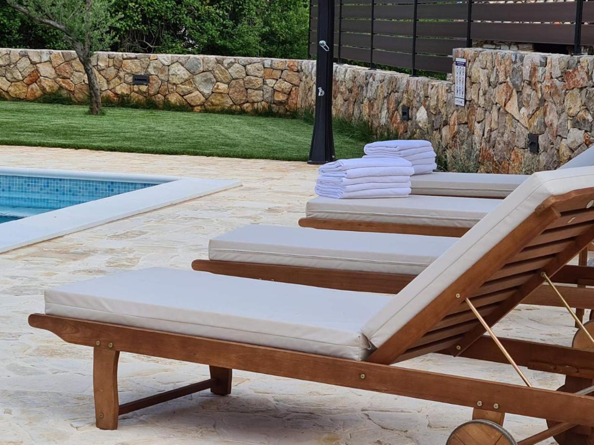 Villa Lulu Kamena Villa S Maslinikom Otok Krk Dobrinj Selo Gostinjac Krk Town Eksteriør bilde