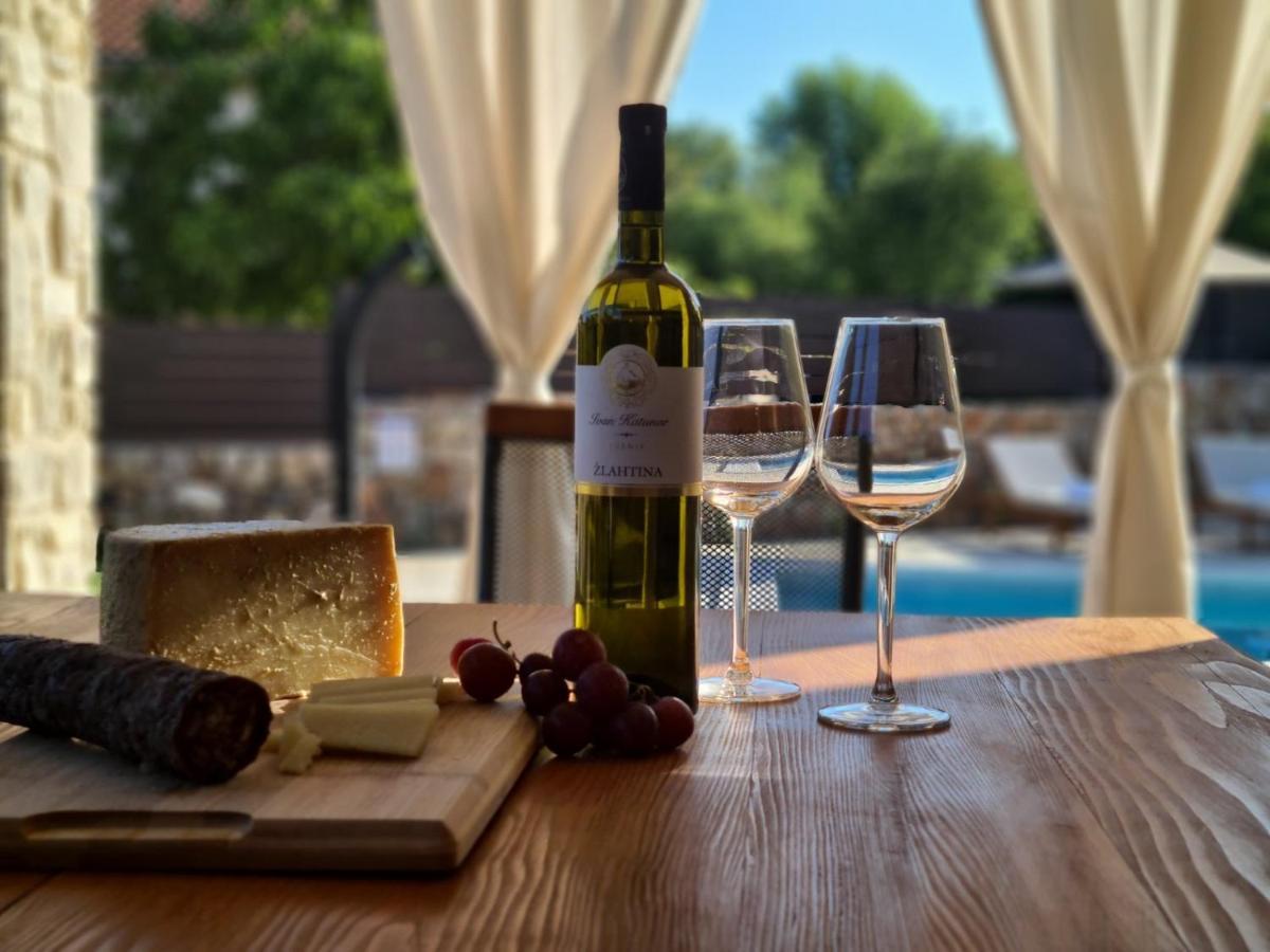 Villa Lulu Kamena Villa S Maslinikom Otok Krk Dobrinj Selo Gostinjac Krk Town Eksteriør bilde