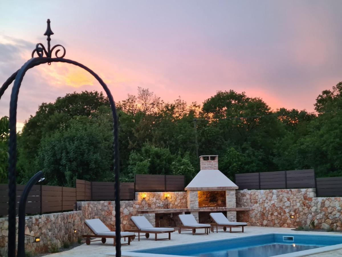 Villa Lulu Kamena Villa S Maslinikom Otok Krk Dobrinj Selo Gostinjac Krk Town Eksteriør bilde