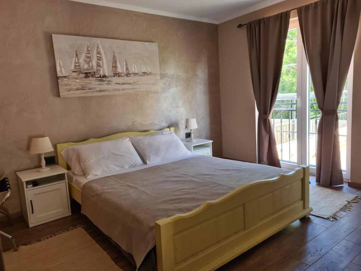 Villa Lulu Kamena Villa S Maslinikom Otok Krk Dobrinj Selo Gostinjac Krk Town Eksteriør bilde