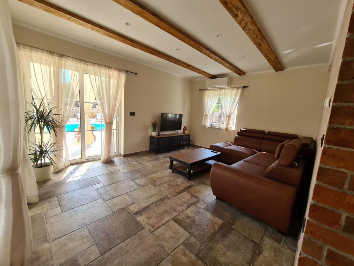 Villa Lulu Kamena Villa S Maslinikom Otok Krk Dobrinj Selo Gostinjac Krk Town Eksteriør bilde
