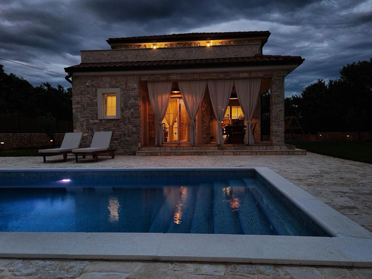 Villa Lulu Kamena Villa S Maslinikom Otok Krk Dobrinj Selo Gostinjac Krk Town Eksteriør bilde