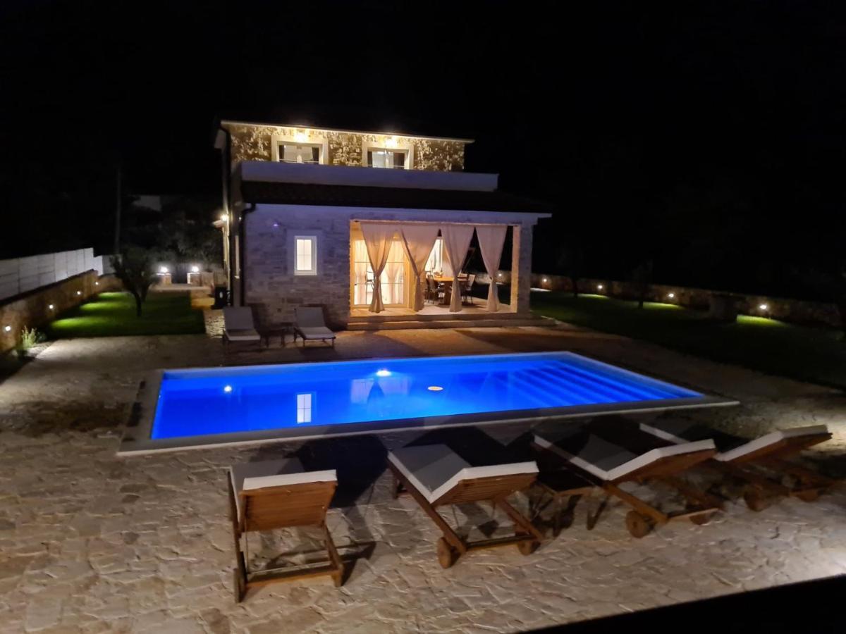 Villa Lulu Kamena Villa S Maslinikom Otok Krk Dobrinj Selo Gostinjac Krk Town Eksteriør bilde