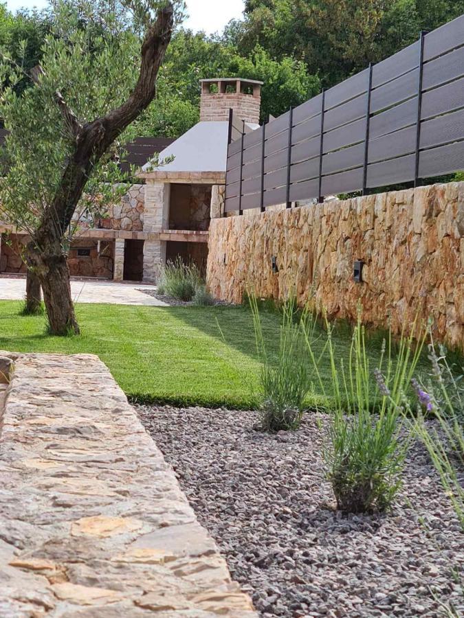 Villa Lulu Kamena Villa S Maslinikom Otok Krk Dobrinj Selo Gostinjac Krk Town Eksteriør bilde